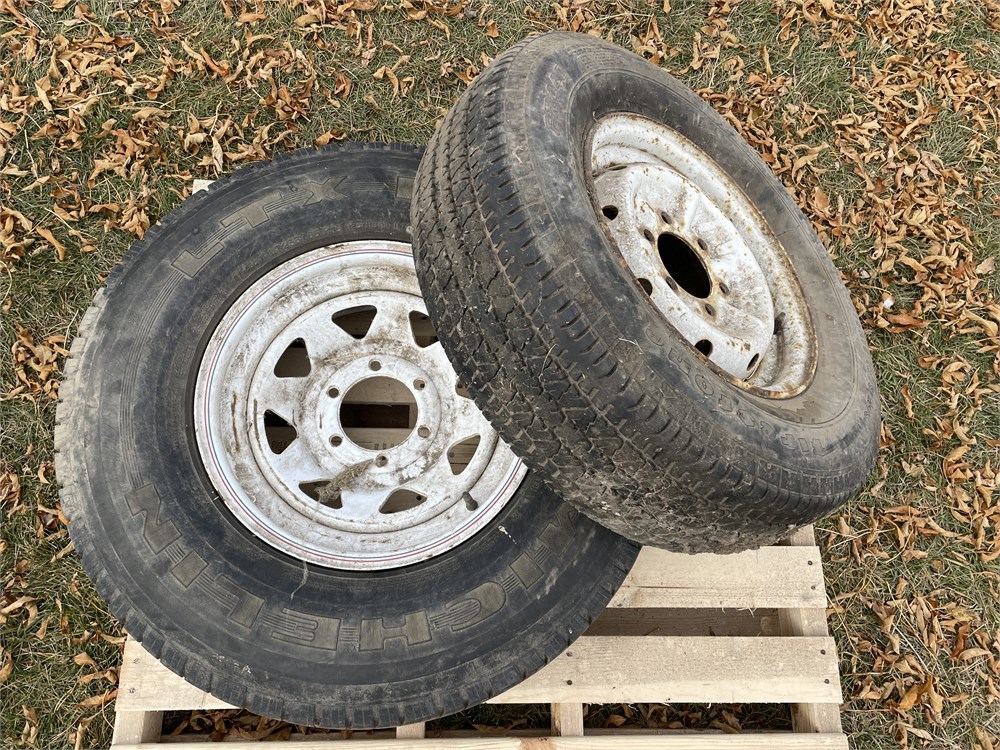 Dunkle Auction Services - (1) FIRESTONE P215/75R15 Tire & (1) MICHELIN ...