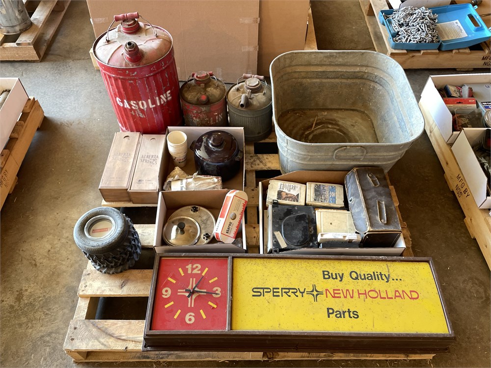 Dunkle Auction Services Vintage Sperry New Holland Clock Sign