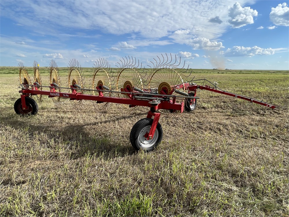 Side Rake Hay Dunkle Auction Services Inc. - 2007 TONUTTI 7 Wheel Side Delivery Hay Rake