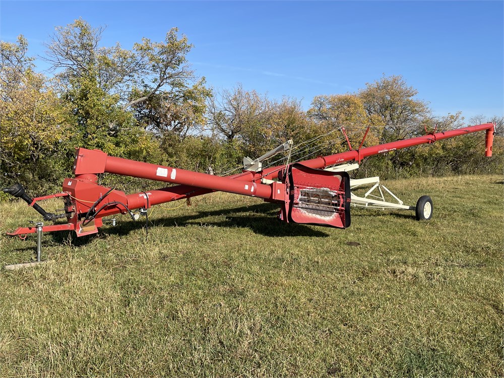 Dunkle Auction Services - 2005 FARM KING 1060 Mech. Swing Grain Auger ...