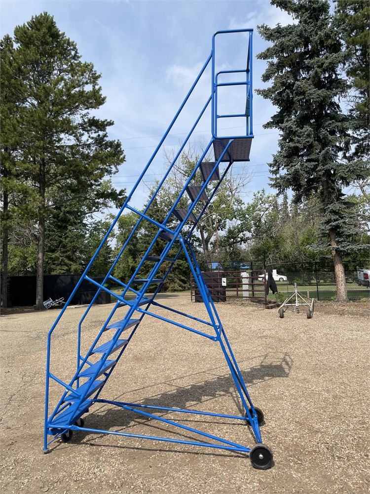 Dunkle Auction Services - 2019 CANWAY 13 Step High Riser Rolling ...