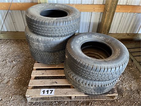 Dunkle Auction Services - (4) MICHELIN LT265/75R16 Tires - (2) Have Rims